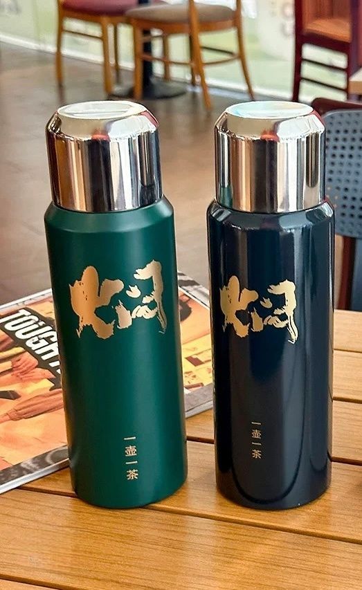 Термос "One Sip One Tea" з поїлкою та ситом для чаю, колір: зелений (600мл) 3581 фото